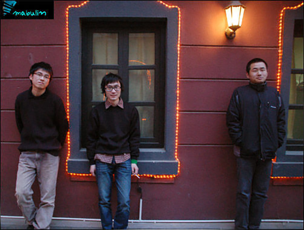 这张照片被我保存为“离队三人组”；由左至右：王旭、权欣、孙莹 摄影：林楠