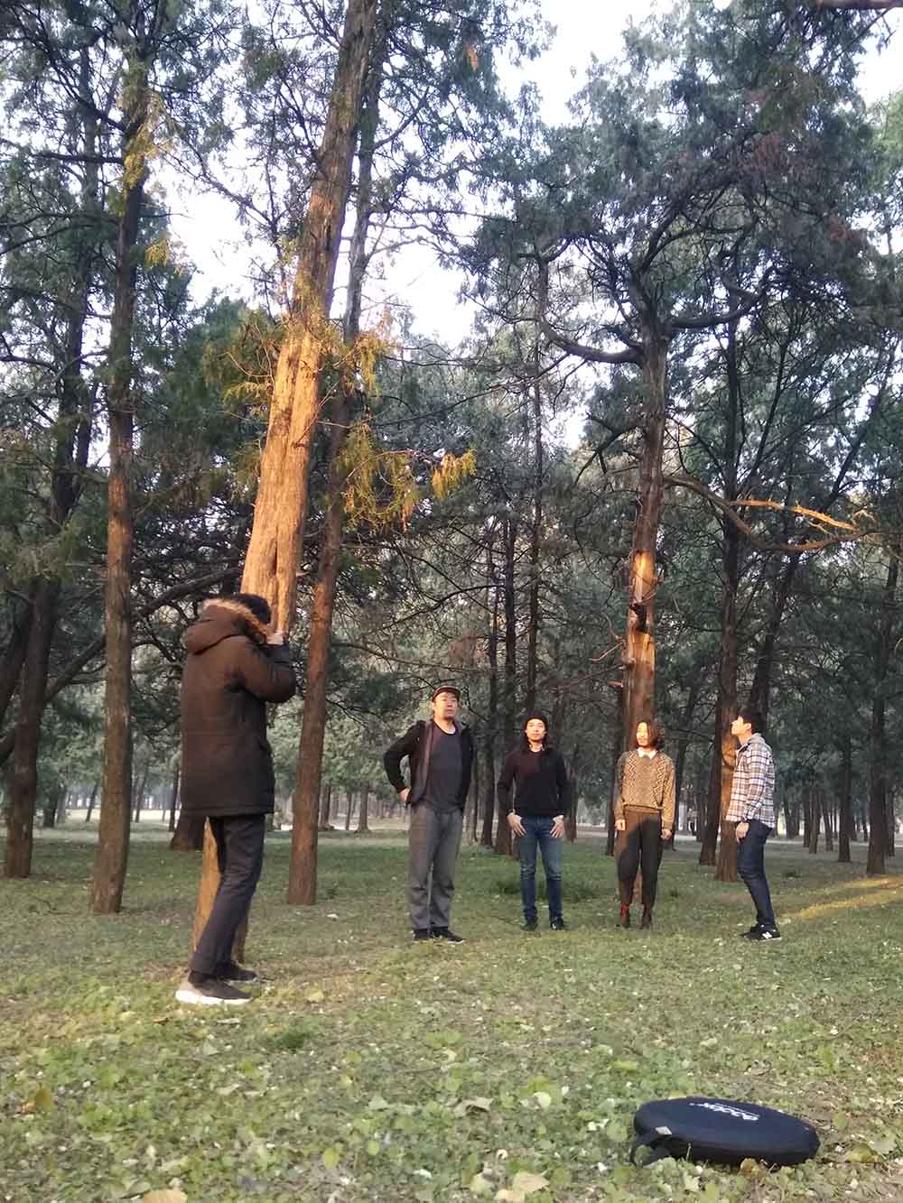 琥珀乐队在天坛公园拍摄2018新宣传照